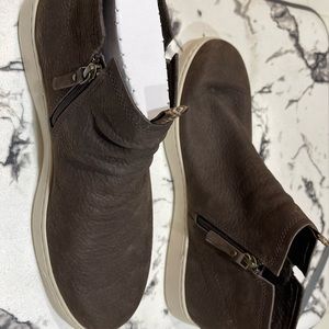 UGG Pismo Sneaker Zip Stout Mens
Size 10.5 Leather Nubuck Casual Shoes Brown